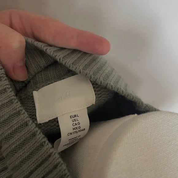 H&M Olive Ribbed Sweater - Picture 4 of 4